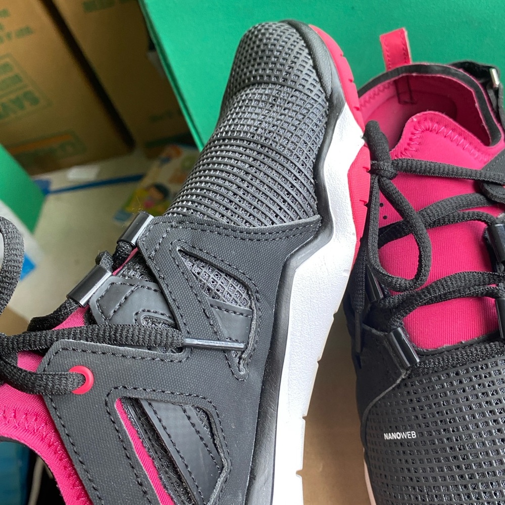 Black Reebok 8.5 - Picture 5 of 6